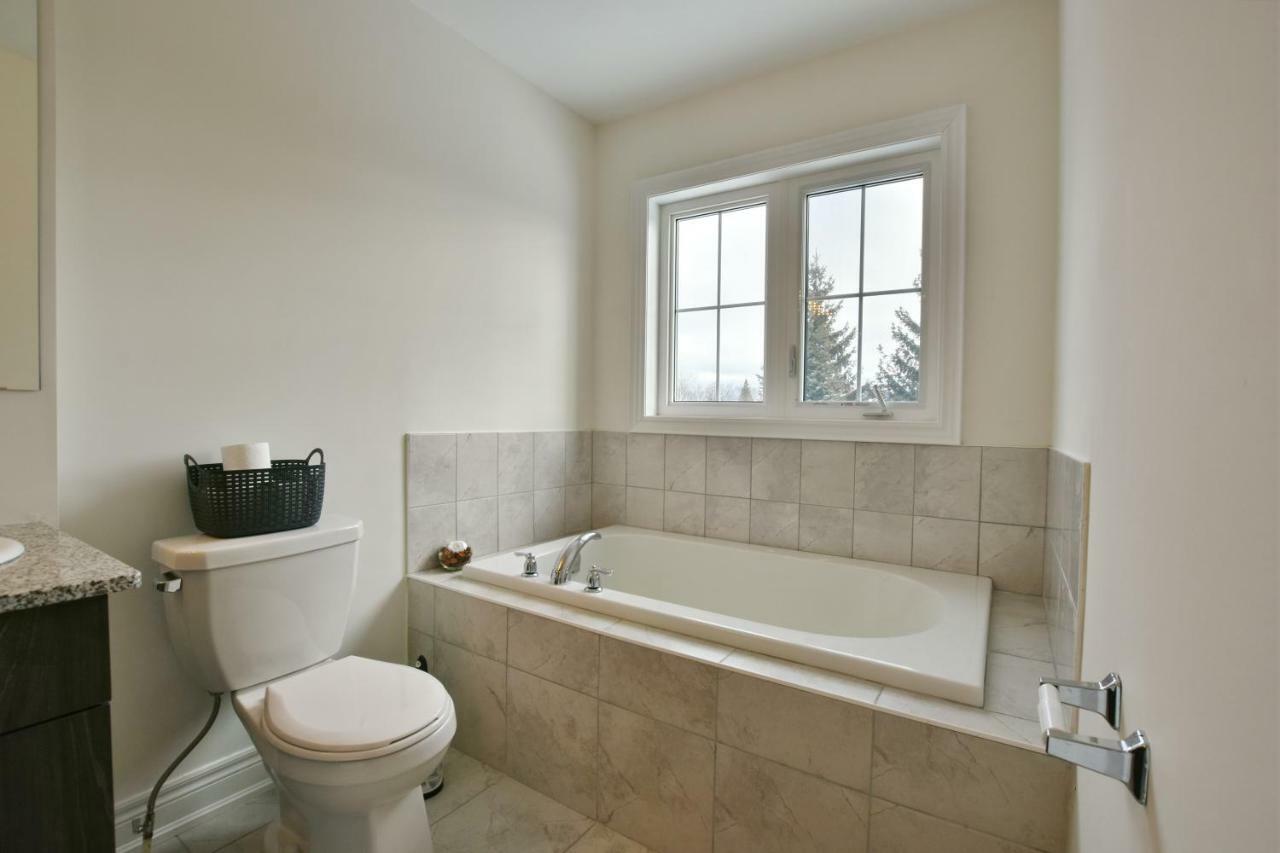 New Blue Mountain Village Snowbridge Executive Townhome Sleeps 10 With Outdoor Pool And Shuttle Nottawa Екстериор снимка