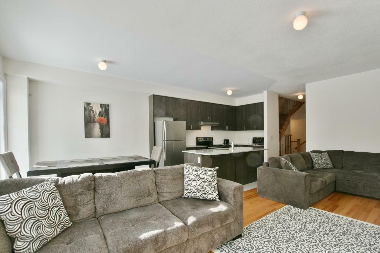 New Blue Mountain Village Snowbridge Executive Townhome Sleeps 10 With Outdoor Pool And Shuttle Nottawa Екстериор снимка